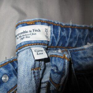 Abercrombie 90s Relaxed High Rise Jean